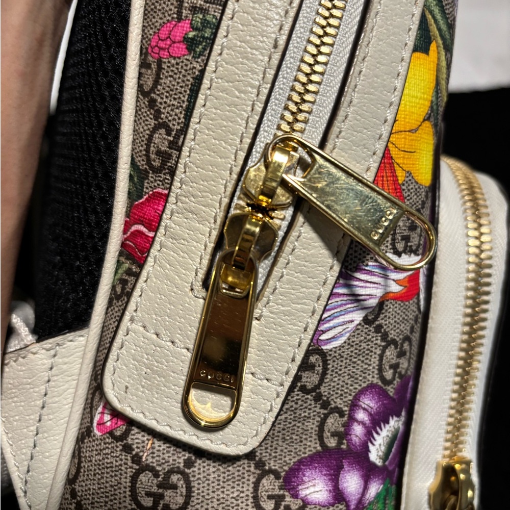 Gucci back pack - Picture 8 of 10